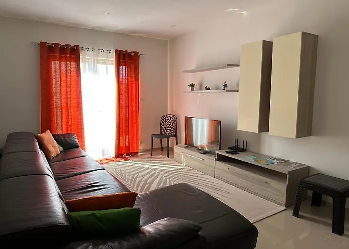 Cozy, Spacious 3 Bedroom Maisonette, 6 To 9 Ppl, 1 Min Walk From Seafront