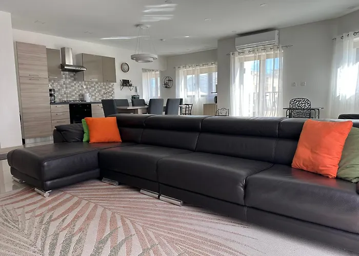 Cozy, Spacious 3 Bedroom Maisonette, 6 To 9 Ppl, 1 Min Walk From Seafront