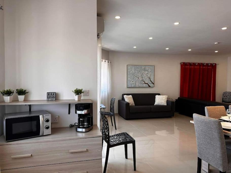 Cozy, Spacious 3 Bedroom Maisonette, 6 To 9 Ppl, 1 Min Walk From Seafront Hébergement de vacances