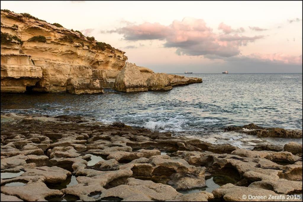 Cozy, Spacious 3 Bedroom Maisonette, 6 To 9 Ppl, 1 Min Walk From Seafront Hébergement de vacances Marsaxlokk