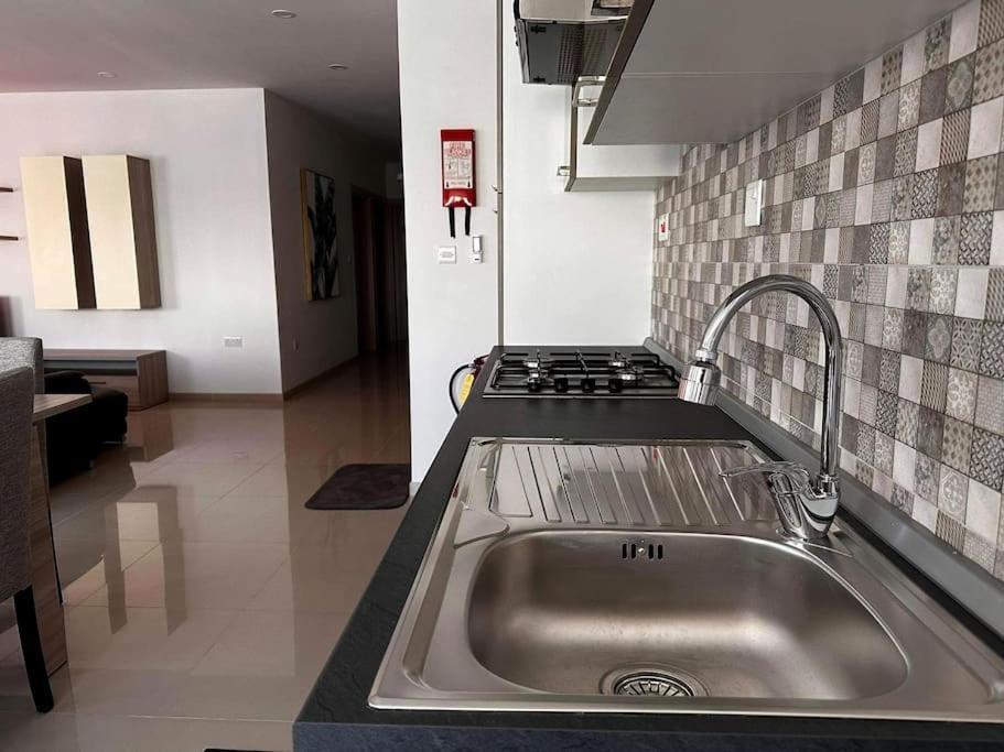 Cozy, Spacious 3 Bedroom Maisonette, 6 To 9 Ppl, 1 Min Walk From Seafront Hébergement de vacances