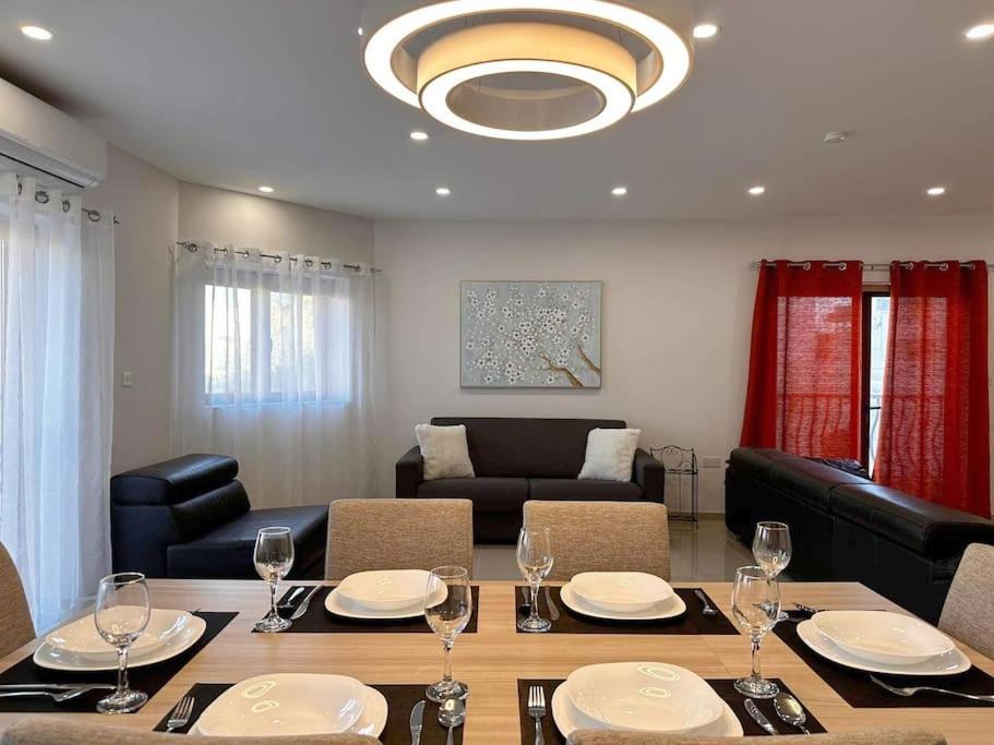 Hébergement de vacances Cozy, Spacious 3 Bedroom Maisonette, 6 To 9 Ppl, 1 Min Walk From Seafront Marsaxlokk