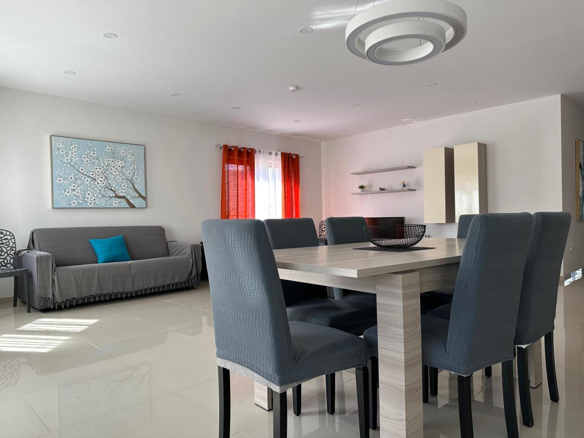 Cozy, Spacious 3 Bedroom Maisonette, 6 To 9 Ppl, 1 Min Walk From Seafront Hébergement de vacances