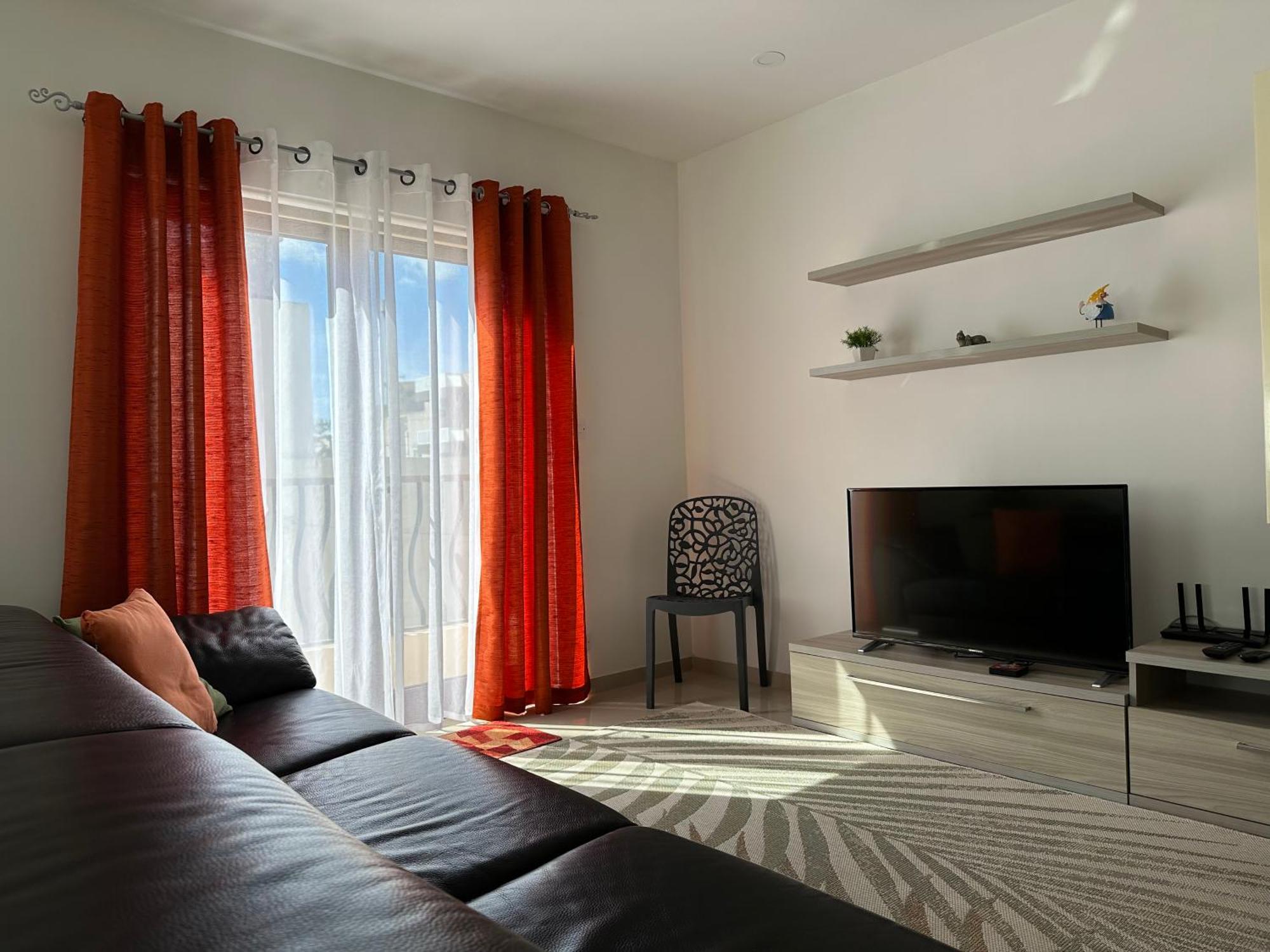 Cozy, Spacious 3 Bedroom Maisonette, 6 To 9 Ppl, 1 Min Walk From Seafront *