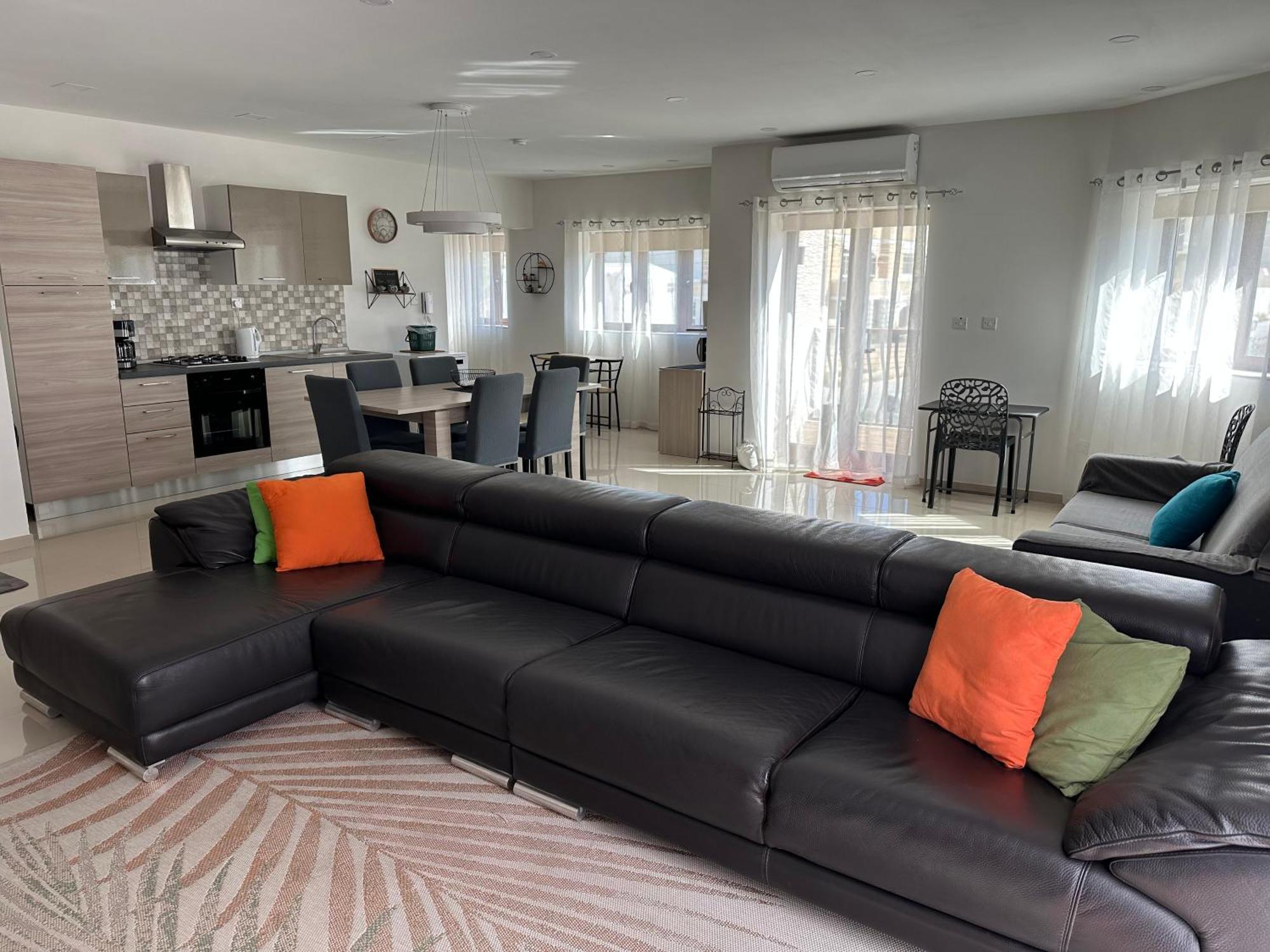 Cozy, Spacious 3 Bedroom Maisonette, 6 To 9 Ppl, 1 Min Walk From Seafront